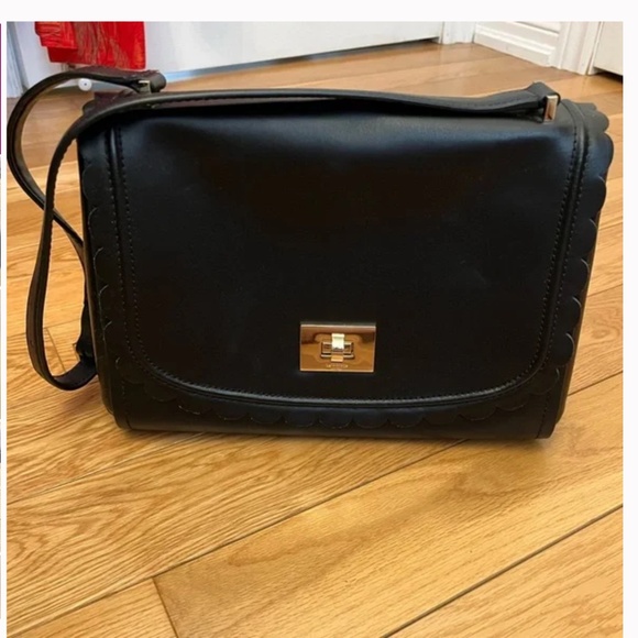 kate spade Handbags - Kate Spade Scalloped Crossbody Envelope Style